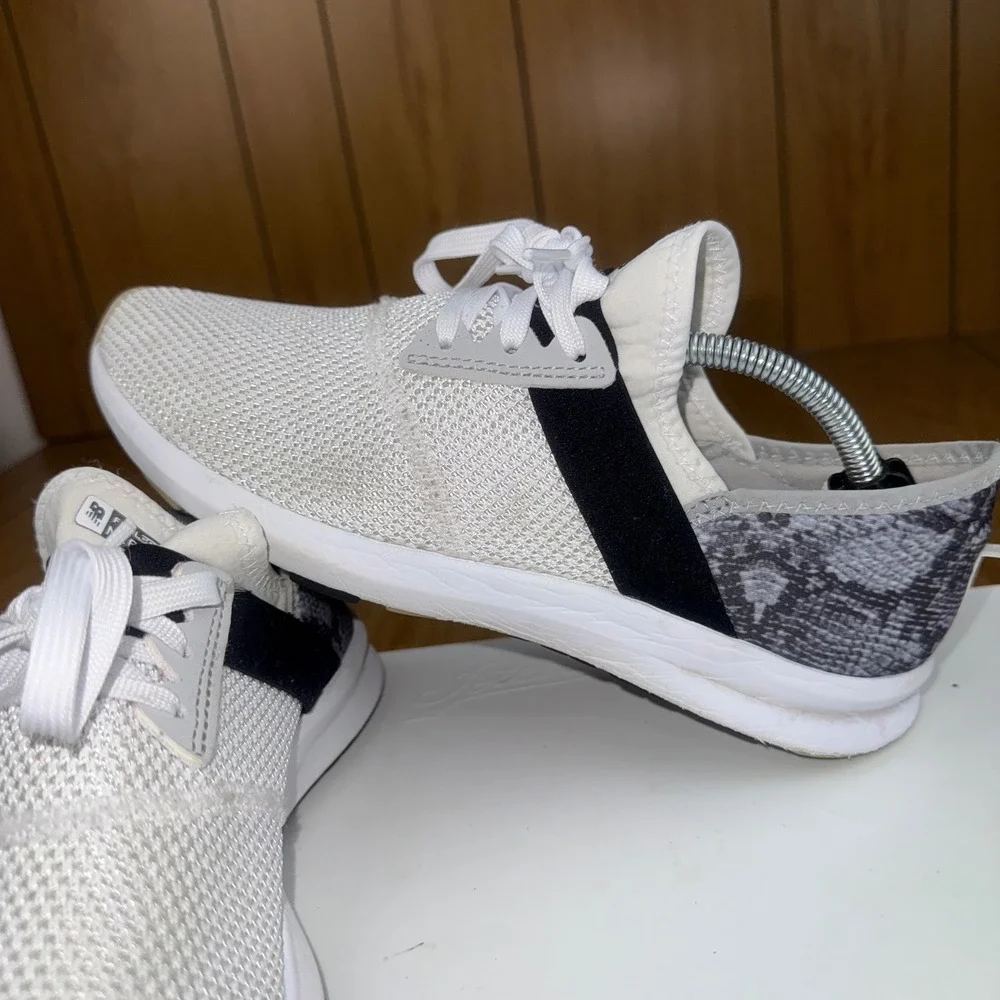 New Balance FuelCore Nergize V1 Women's White Snake Print Shoes Size 8.5